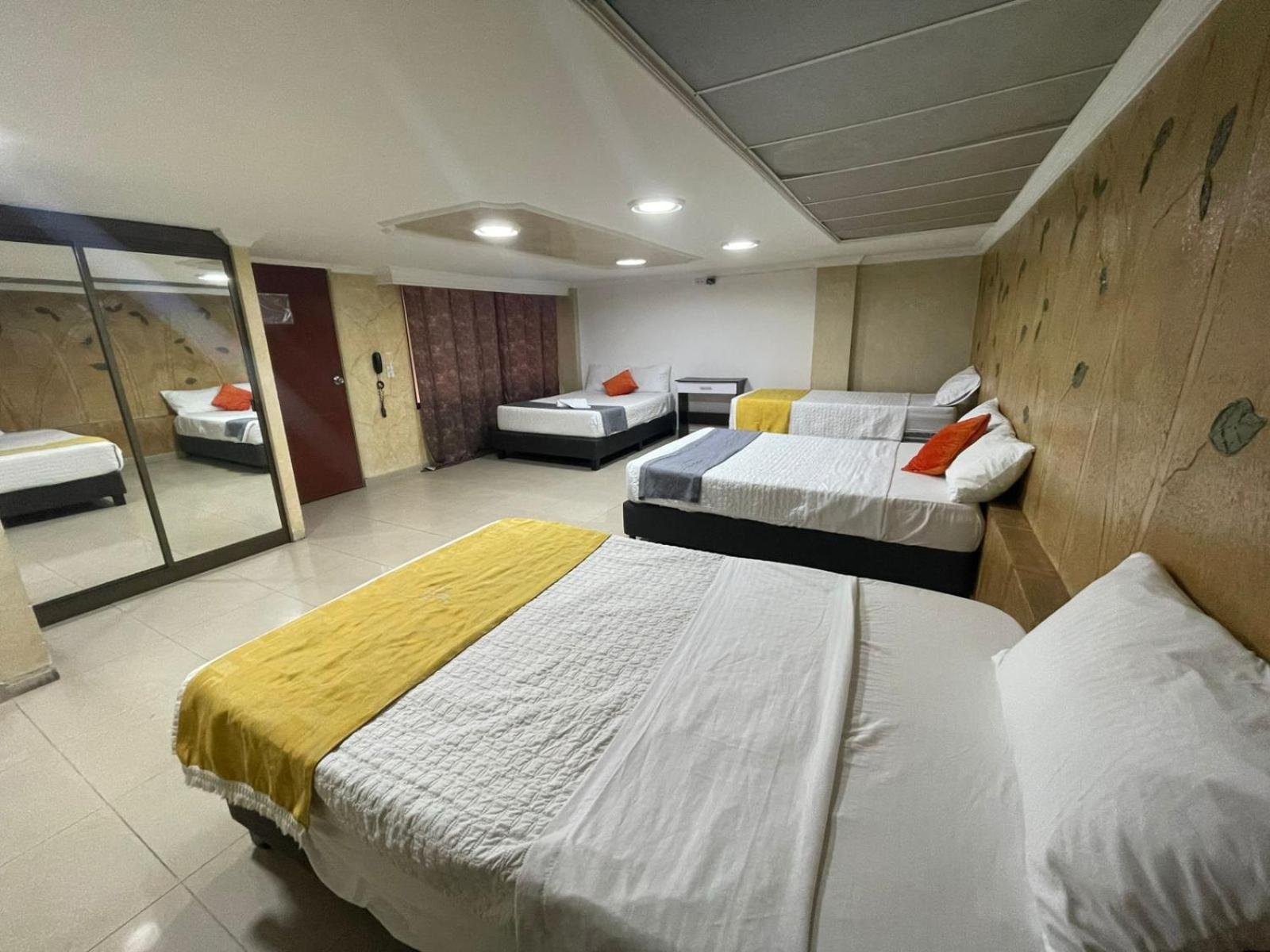 Hotel Ejecutivo 63 In โบโกตา ภายนอก รูปภาพ
